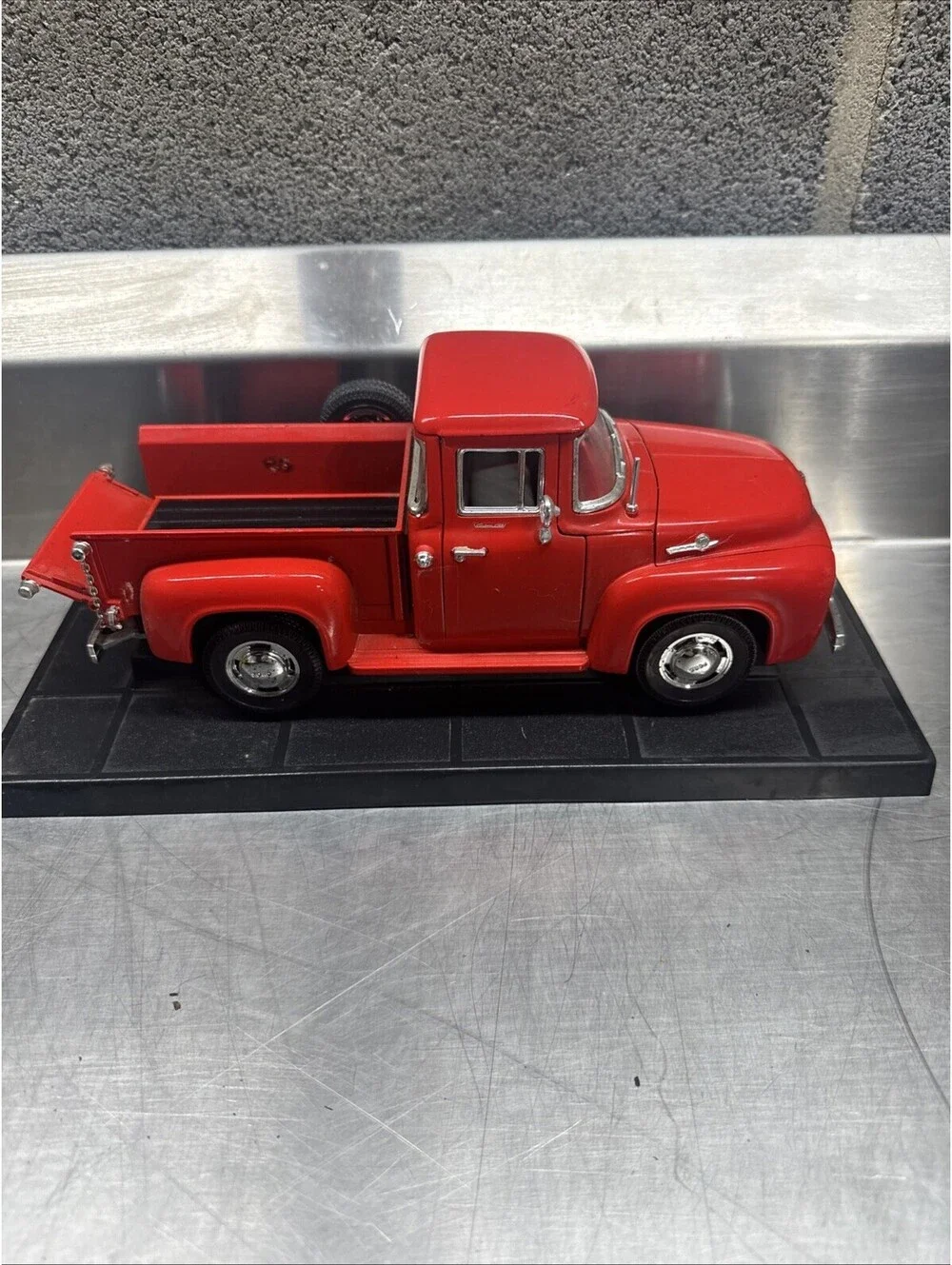 Mira 1956 Ford F-100 Pick-Up 1:18 Scale